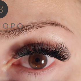 Extensions βλεφαρίδων στο Χαλάνδρι – έντονο αποτέλεσμα σε κοντινό πλάνο ματιού