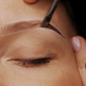 brow-tint-chalandri-eyebrow-shaping-prosopo.jpg