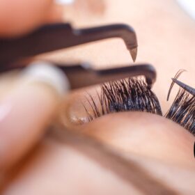 lash-extensions-application-tweezers-volume-technique-prosopo-chalandri.jpg