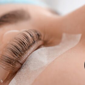 lash-lift-processing-step-setting-lotion-on-rods-prosopo-chalandri-athens.jpg