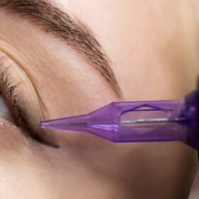 permanent-eyeliner-application-detail-precision-tool-prosopo.jpg