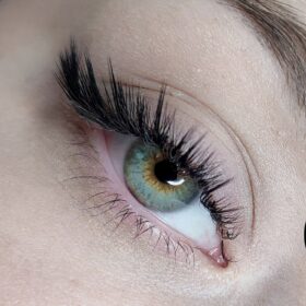 wispy-volume-cat-eye-lash-extensions-green-eyes-prosopo-chalandri.jpg