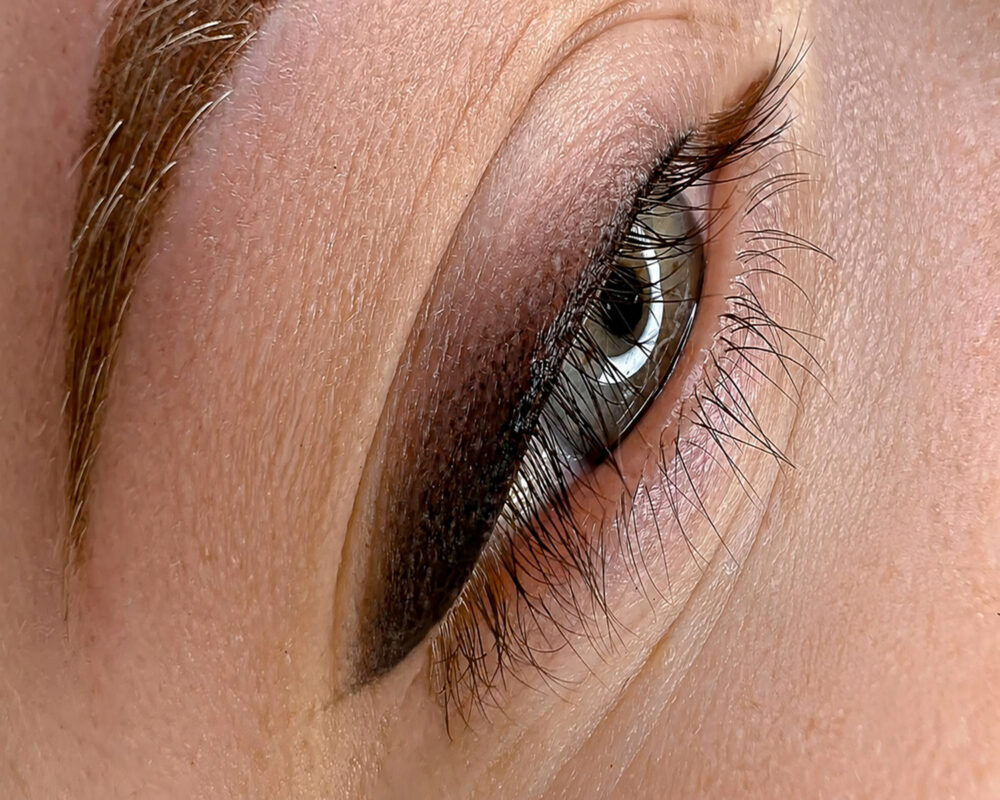 Winged Permanent Eyeliner στο Χαλάνδρι