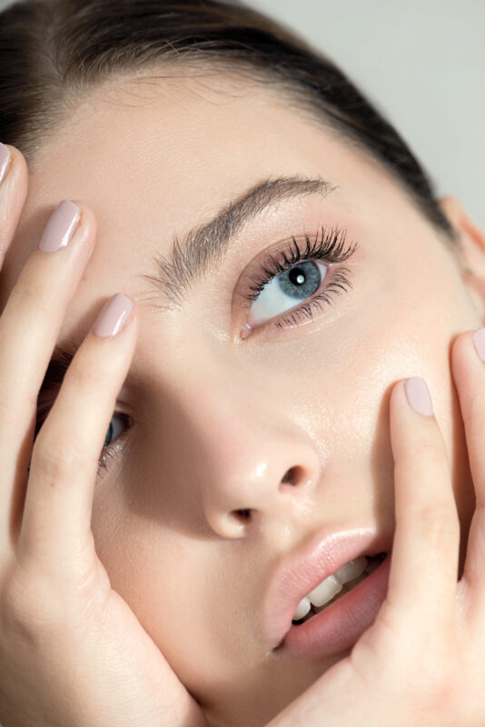 Φυσικό αποτέλεσμα Lash Lift με ανορθωμένες και καμπυλωτές βλεφαρίδες