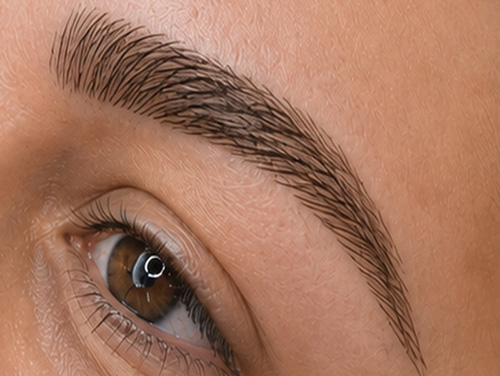 Microblading για κενά στα φρύδια από τριχοτιλλομανία με φυσικό αποτέλεσμα
